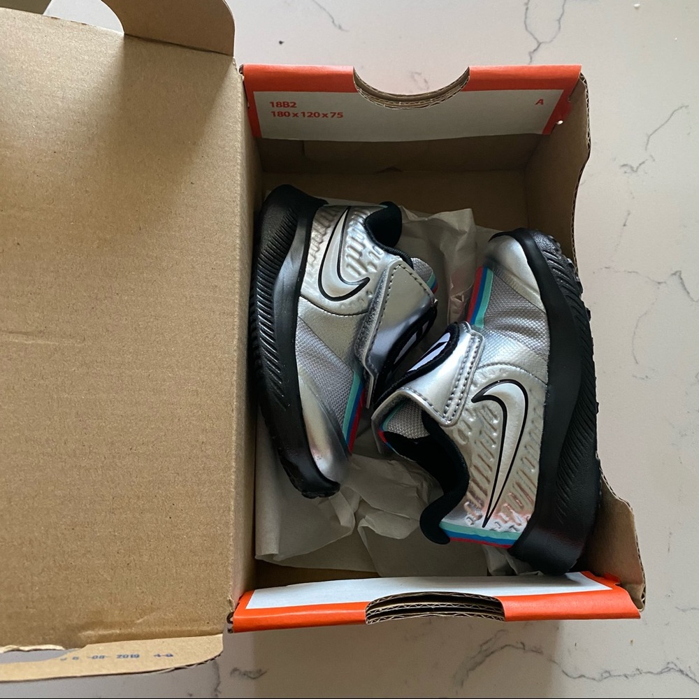 Infant Nike star runner sneakers